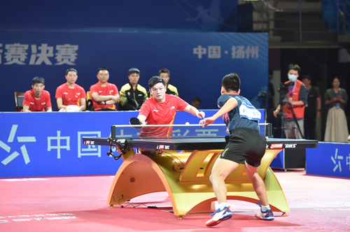 展现出他在 展现出他在