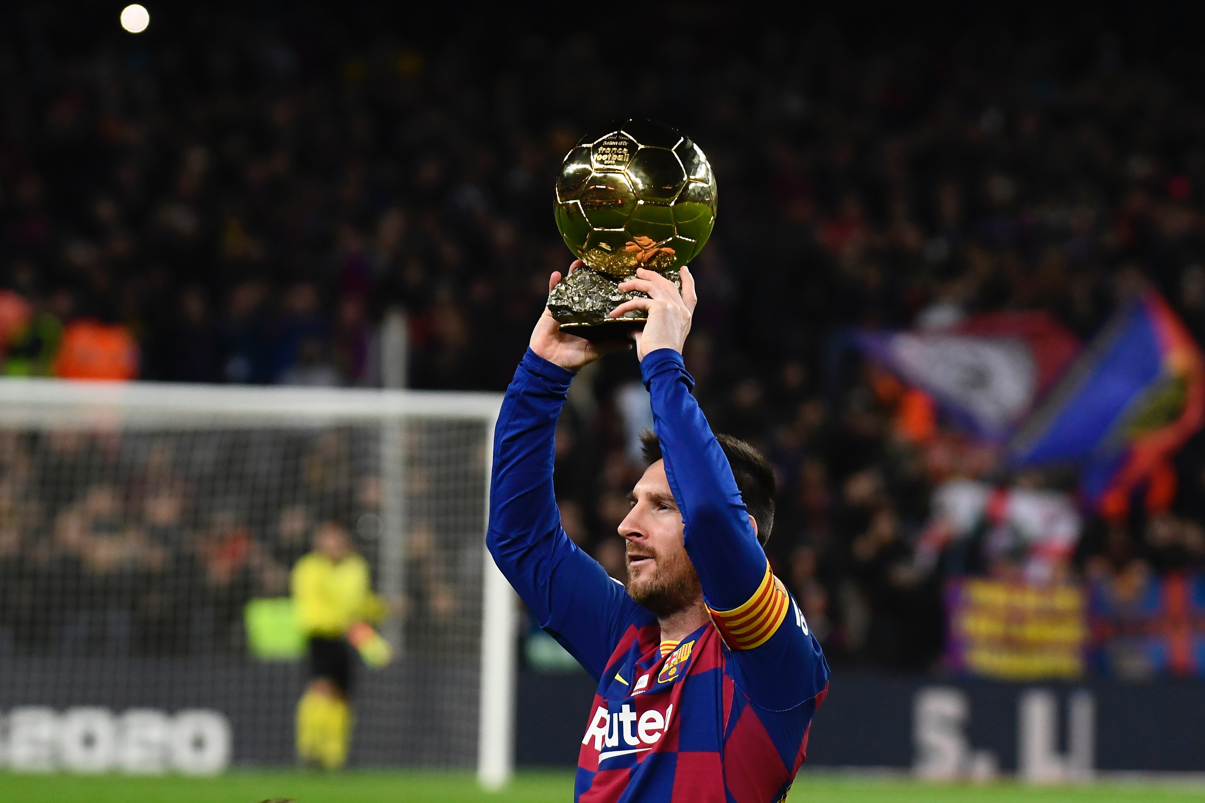 更是在缅怀 更是在缅怀